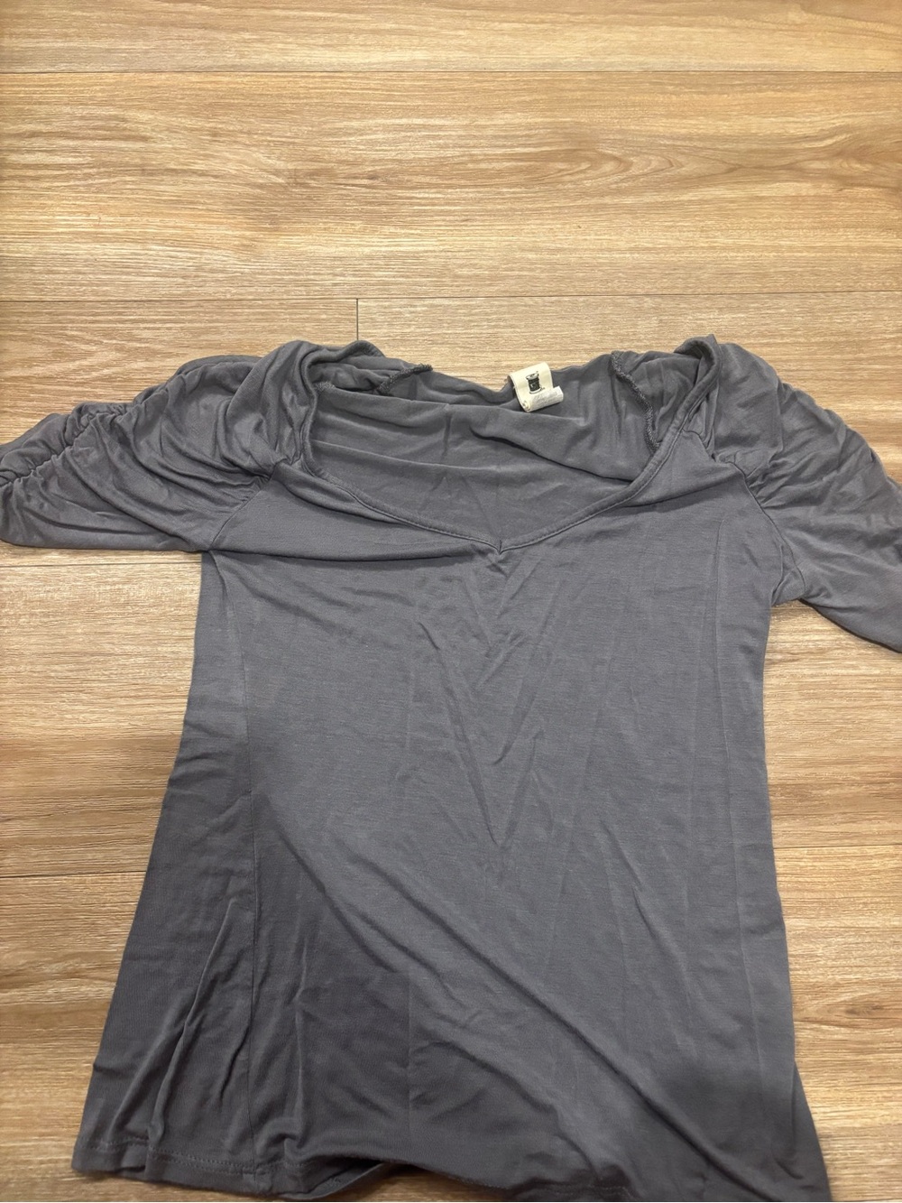Women's Gray Ruched Sleeve Top needle and thread size medium